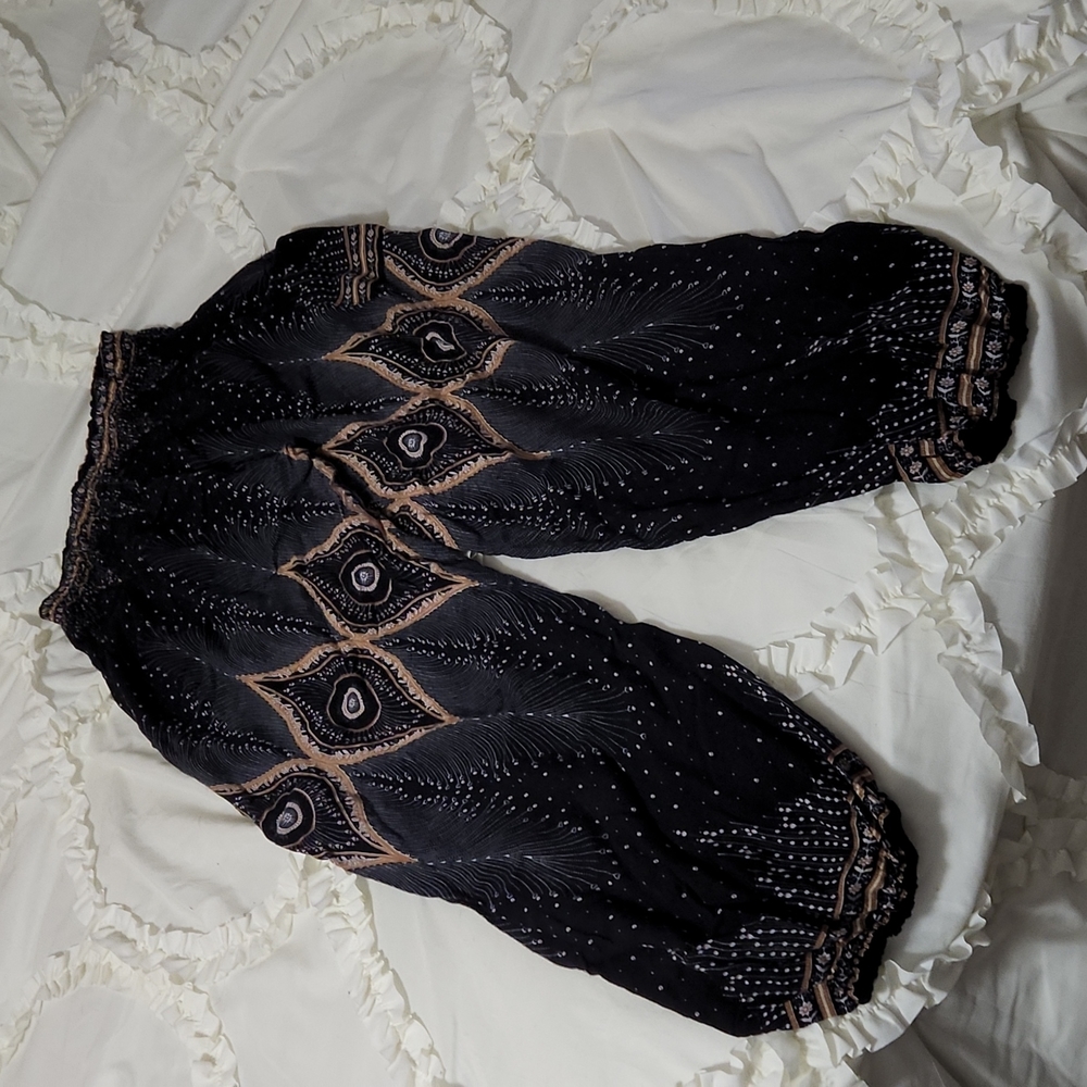 Boho Pants with Elastic Waist and ankles and side pocket.  Size Large